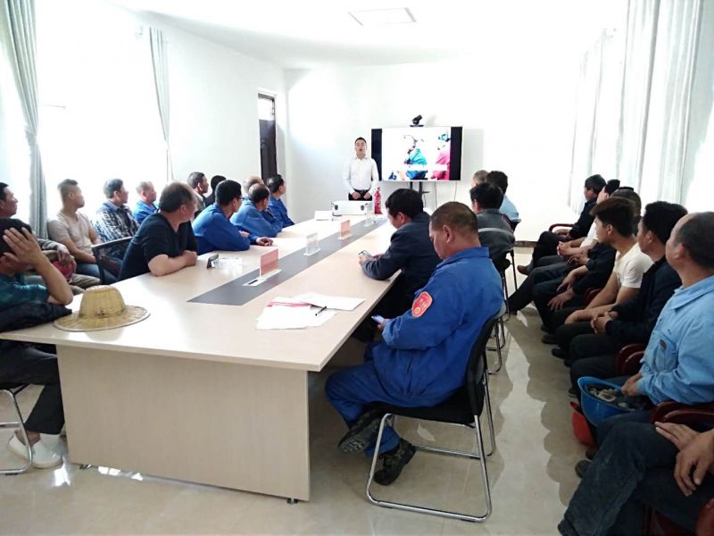 
				   
					黃河同力鹿角嶺礦山舉行滑塌、消防事故應(yīng)急救援演練
				 